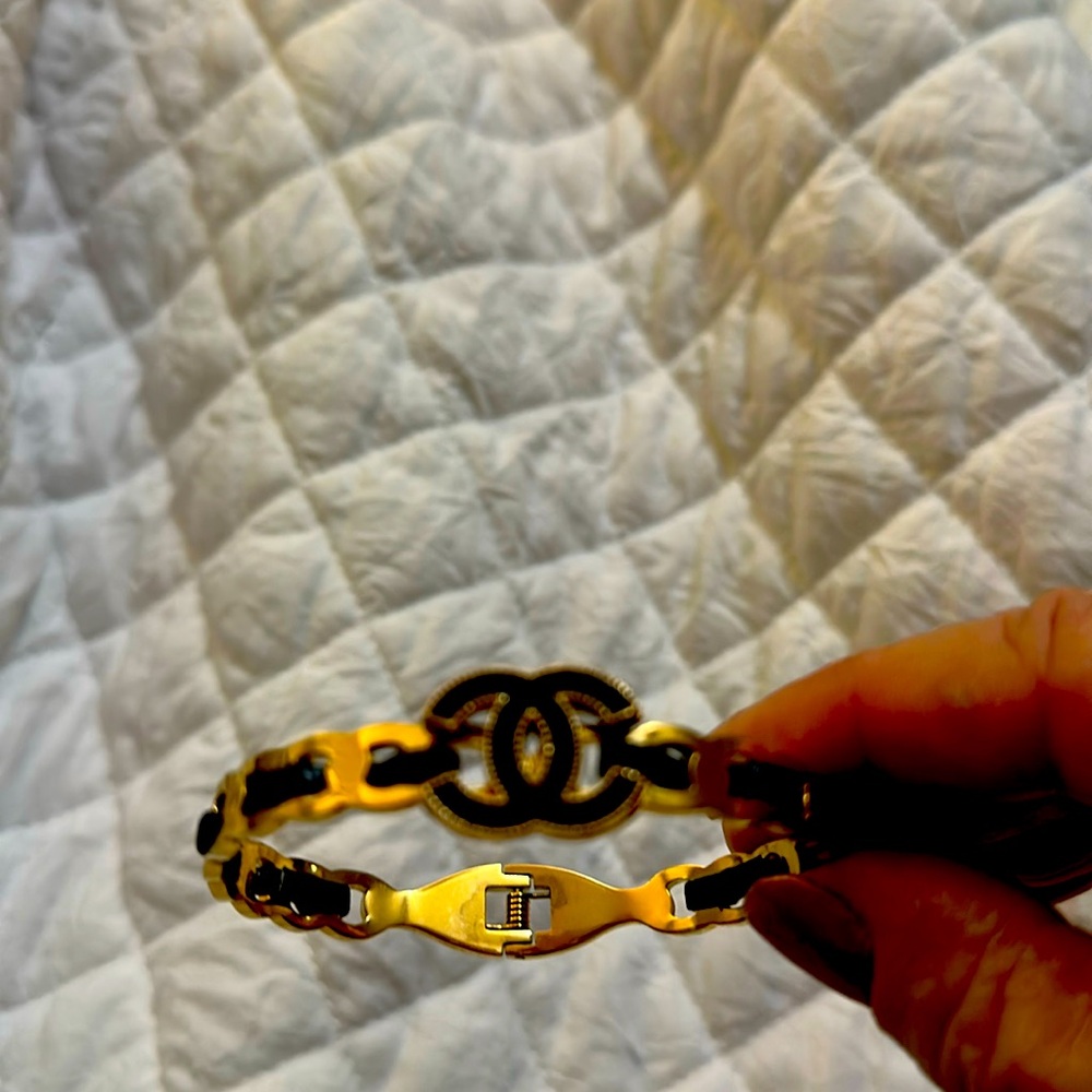 Channel bracelet